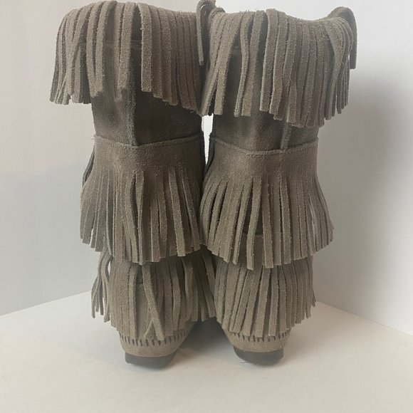 Minnetonka 3-Layer Soft Suede Fringe Boot Grey Size 6 - Picture 8 of 14
